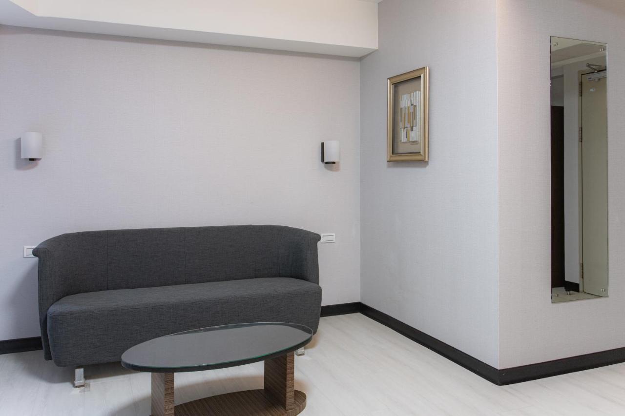 Hub Hotel - Songshan Airport Branch Taipei Exterior photo